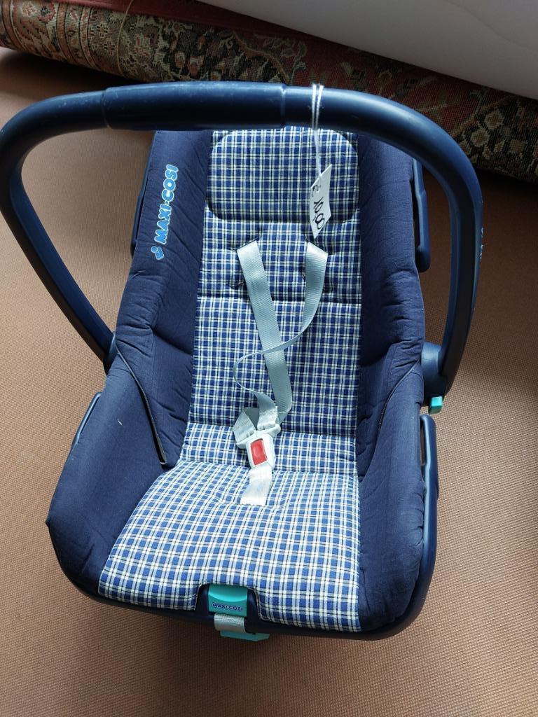 Maxicosi bleu avec harnais de sécurité, Enfants & Bébés, Enlèvement ou Envoi, Utilisé, Harnais
