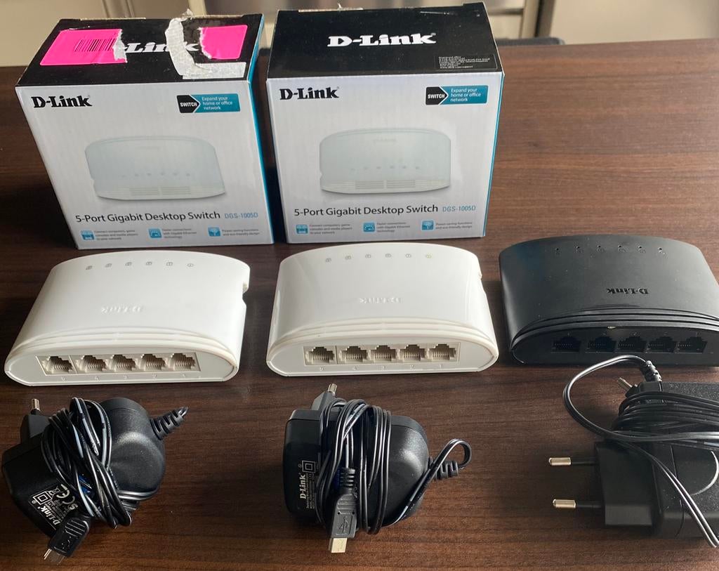 3xDLink gigabit switch,3xDLink fast ethernet switch,2x Fritz, Computers en Software, Ophalen, Zo goed als nieuw, DLink / Fritz!