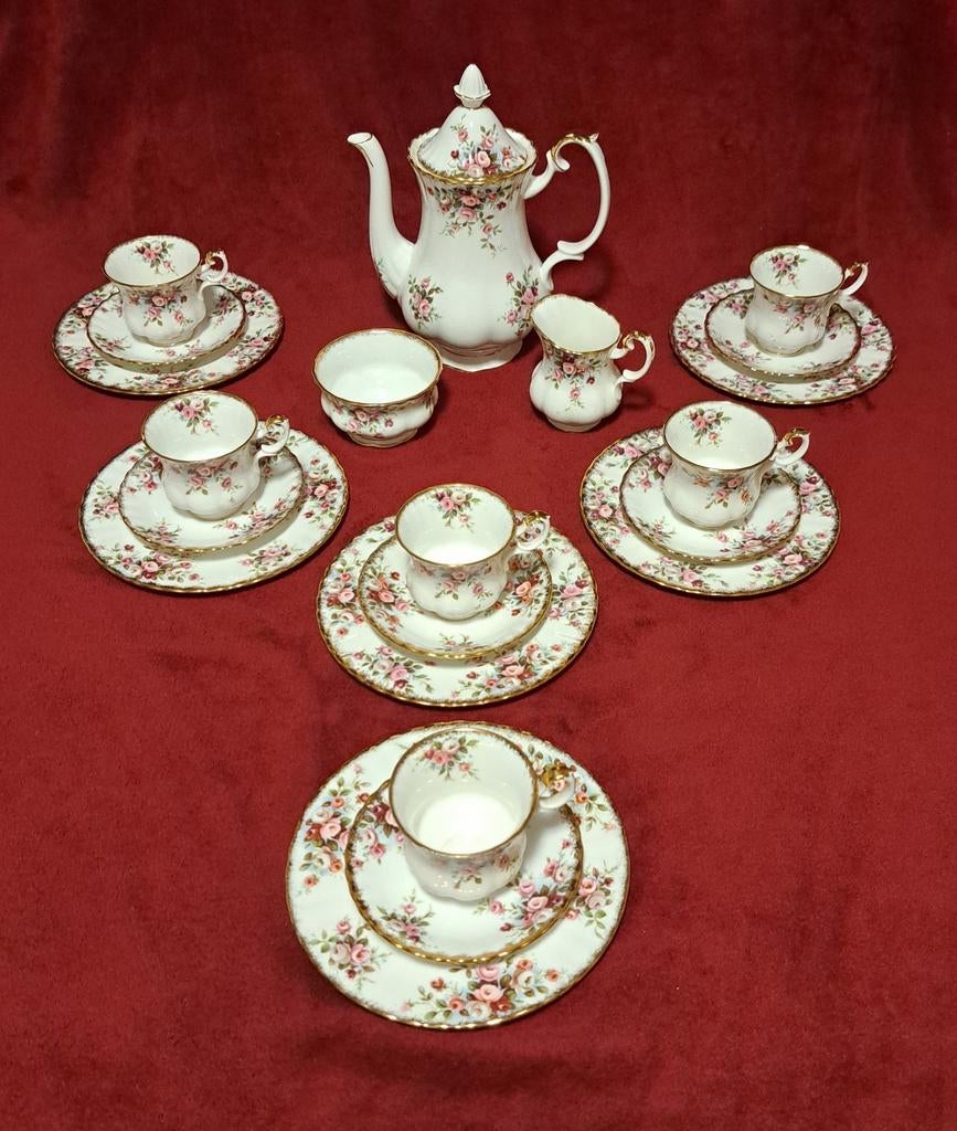 Royal albert, Antiek en Kunst, Antiek | Servies compleet, Ophalen of Verzenden