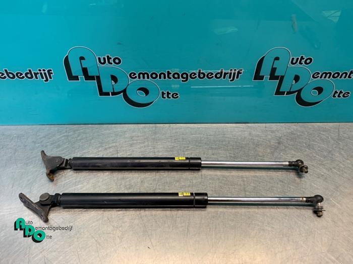 Kit amortisseur gaz hayon d'un Toyota Corolla (Corolla 96-), -, 3 mois de garantie, Toyota, Utilisé