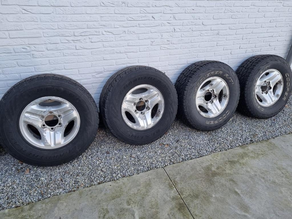 Setje banden van de land cruiser 90-95 serie, Autos : Pièces & Accessoires, Pneus & Jantes, Pneu(s), Enlèvement
