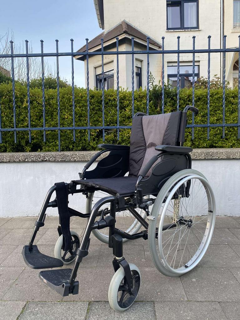 Invacare Esprit 3 opvouwbare rolstoel ( Nieuw ), Diversen, Rolstoelen, Ophalen of Verzenden, Inklapbaar, Nieuw, Handbewogen rolstoel