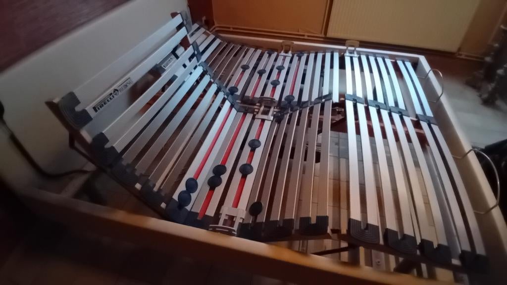 Cadre de lit + 2 sommiers électriques Pirelli., Enlèvement