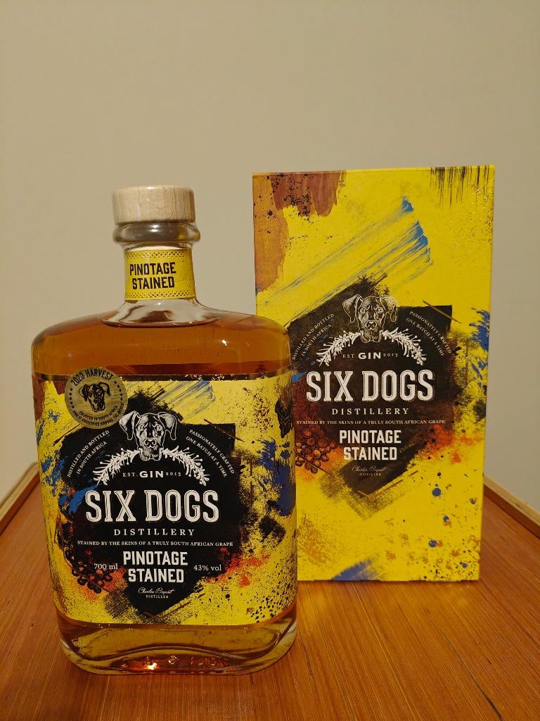 Gin : Six Dogs Pinotage Stained, Verzamelen, Wijnen, Afrika, Overige typen, Nieuw, Ophalen of Verzenden