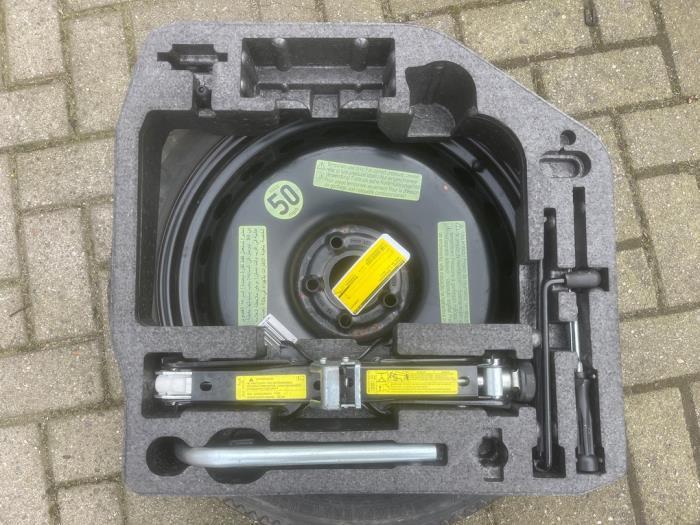 Kit de cric + Roue de secours d'un Audi A4, Autos : Pièces & Accessoires, -, 3 mois de garantie, Audi, Utilisé