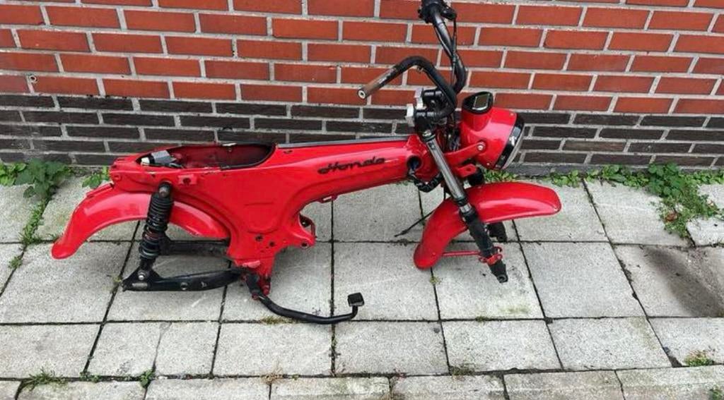 Honda dax frame + kabelboom en paps, Fietsen en Brommers, Brommers | Honda, Gebruikt, Ophalen