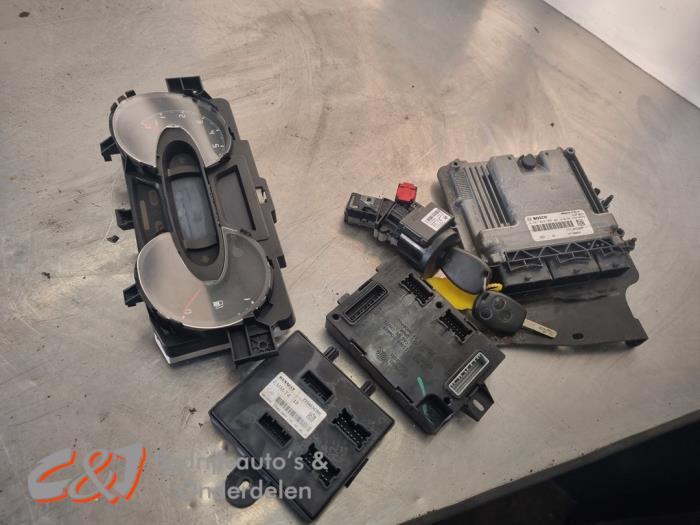 Kontaktslot + computer van een Fiat Talento, Gebruikt, -, -, Ophalen of Verzenden