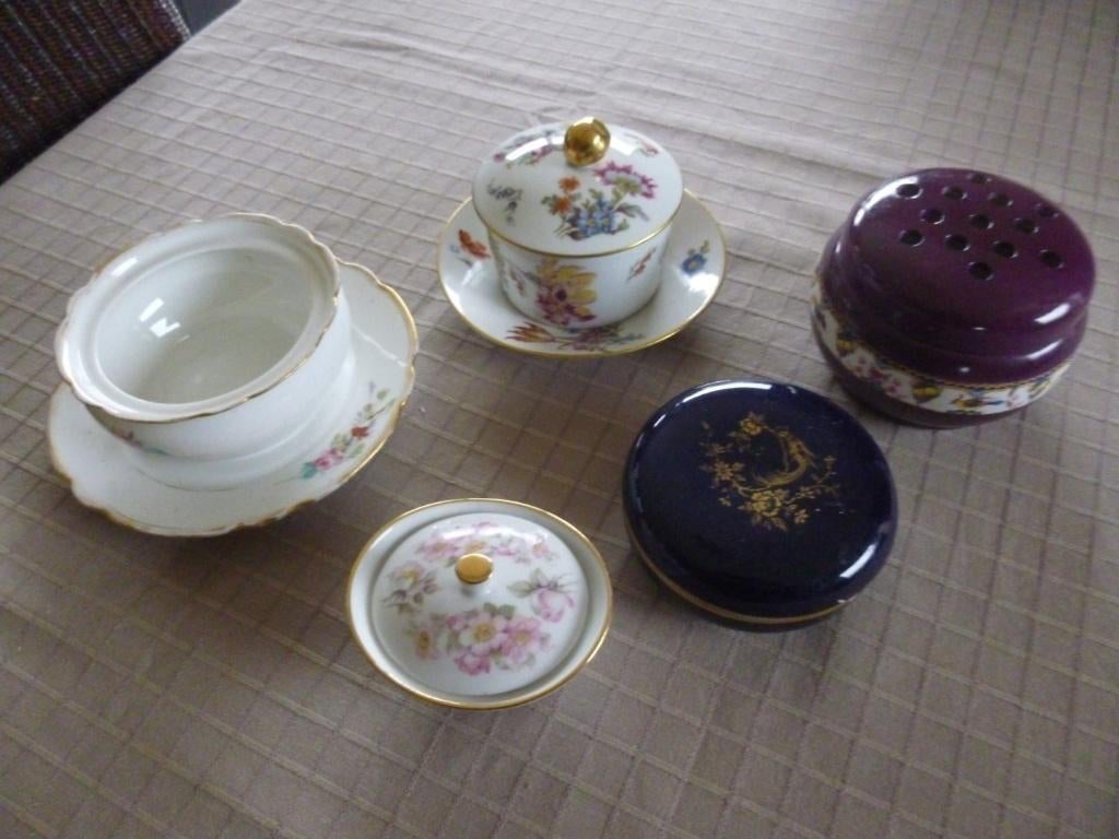 5 oude porseleinen Bonbonnière, Collections, Porcelaine, Cristal & Couverts, Enlèvement ou Envoi