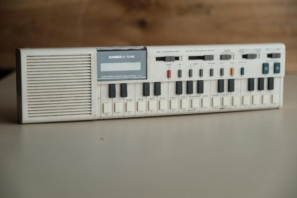 Casio VL-Tone VL-1 – vintage mini synth / calculator (1981), Musique & Instruments, Claviers, Enlèvement ou Envoi, Utilisé, Autres nombres