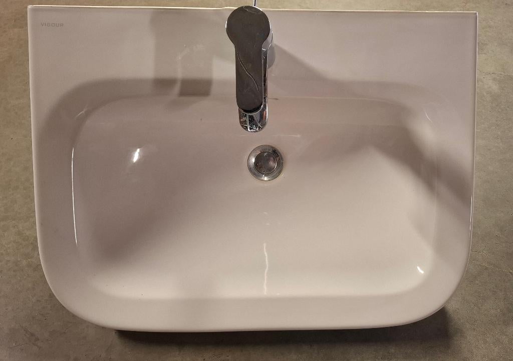 Witte keramische wastafel Vigour + kraan, Ophalen, Gebruikt, Steen, Wastafel