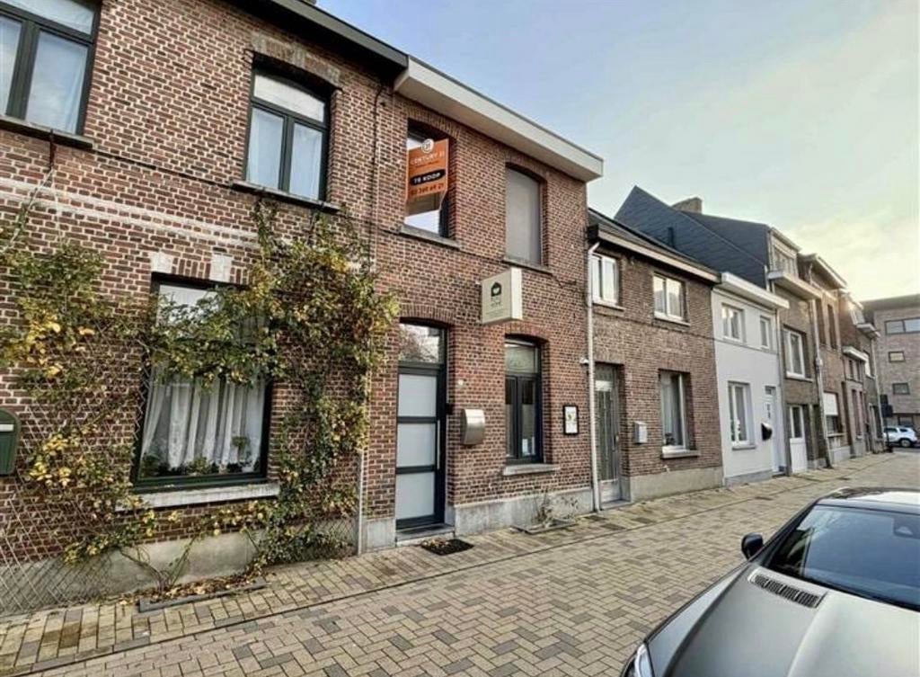 Ruime gezinswoning te koop in Boom, 137 m², Tot 200 m², 3 kamers, Tussenwoning
