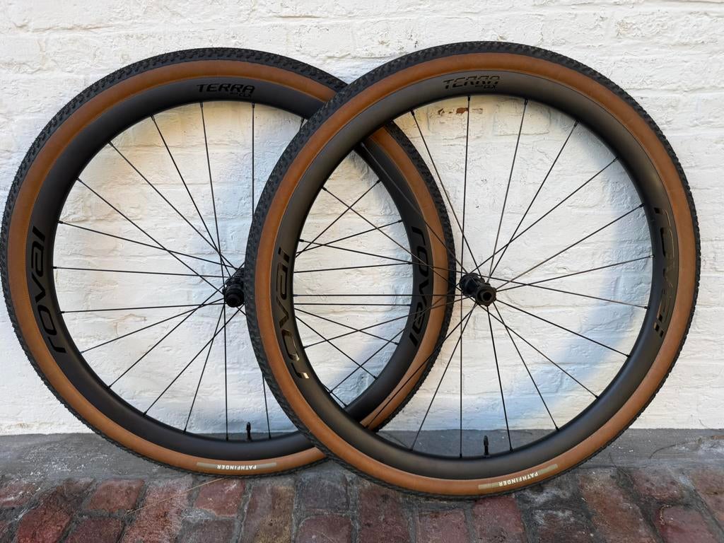 ROVAL terra CLX 2 gravel/wegset NIEUWSTAAT, Vélos & Vélomoteurs, Enlèvement, Comme neuf, Vélo de course, Roue