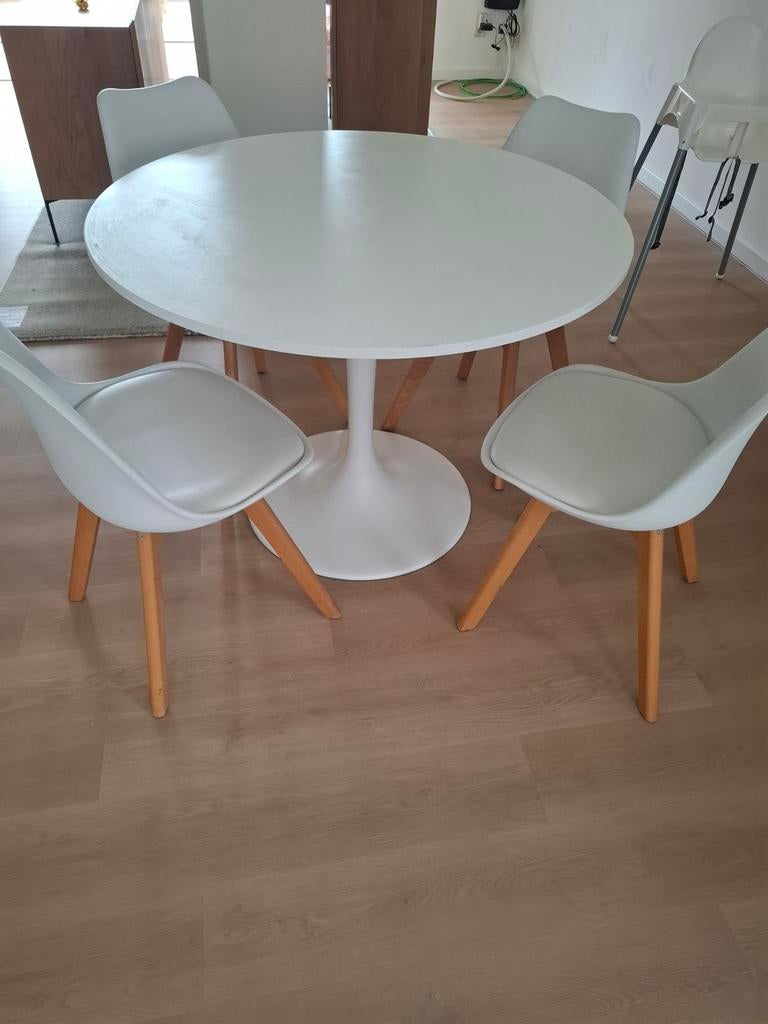 Witte tafel en stoelen, Huis en Inrichting, Ophalen