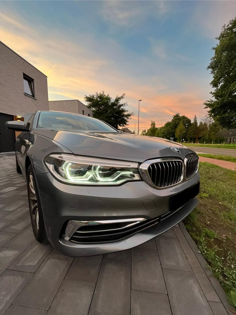 BMW 520i 2019 – High Luxury Line – Dealer onderhouden, Autos, BMW, Cuir, Achat, Autres couleurs, Automatique