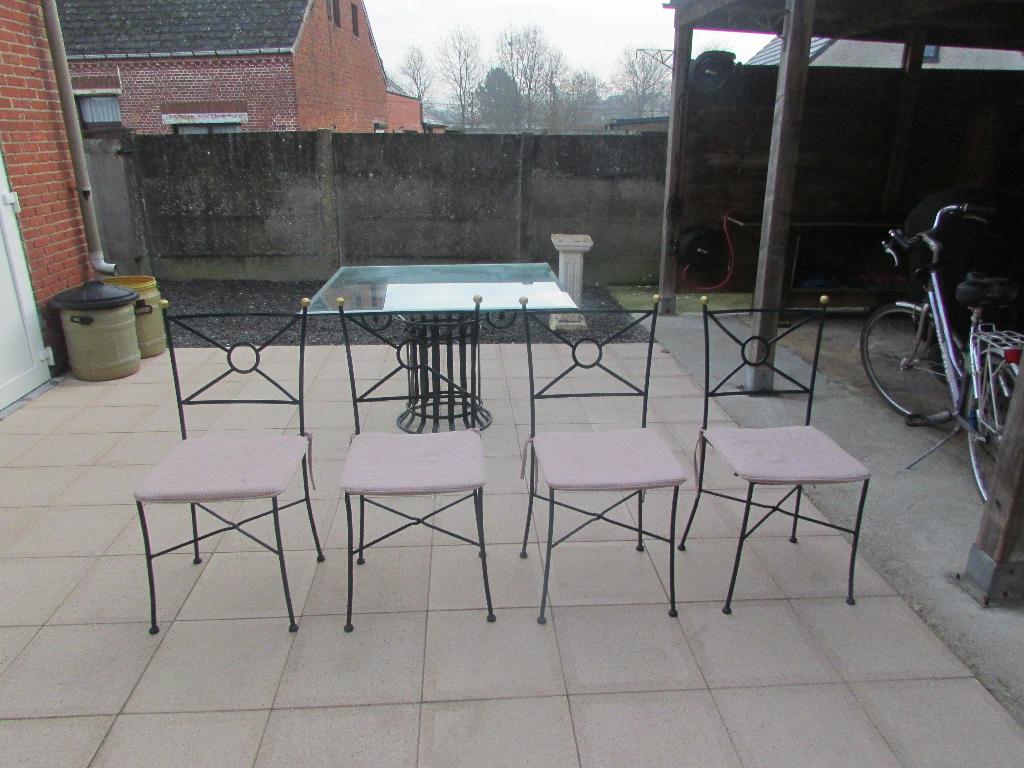 Tafel ijzer met glazen blad 4 ijzeren stoelen groen 200 euro, Ophalen, Zo goed als nieuw, Eettafel
