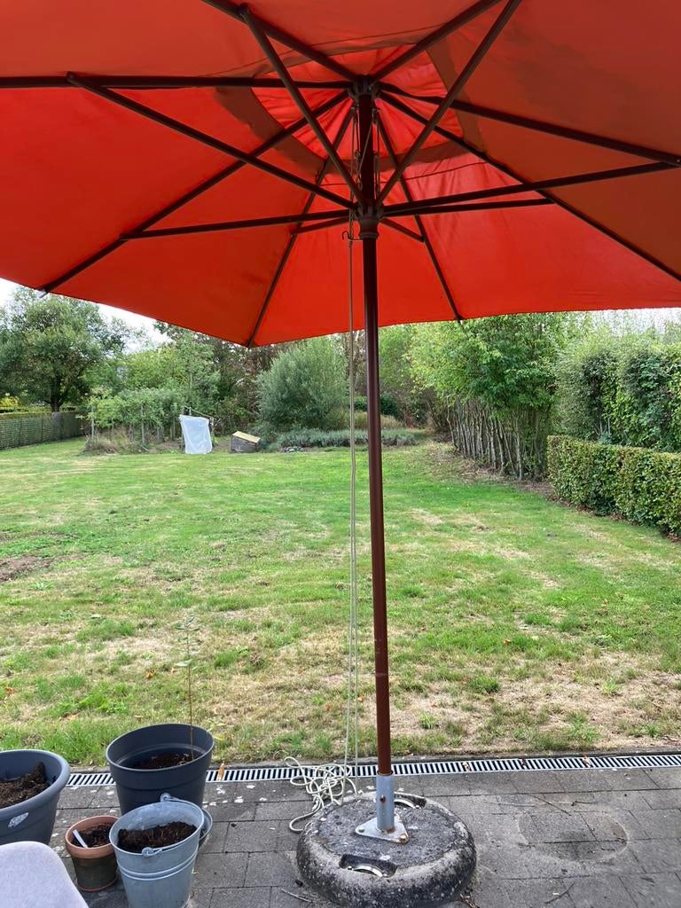 Grote houten parasol met stevige parasolvoet, Tuin en Terras, Ophalen, Zo goed als nieuw, Parasolvoet