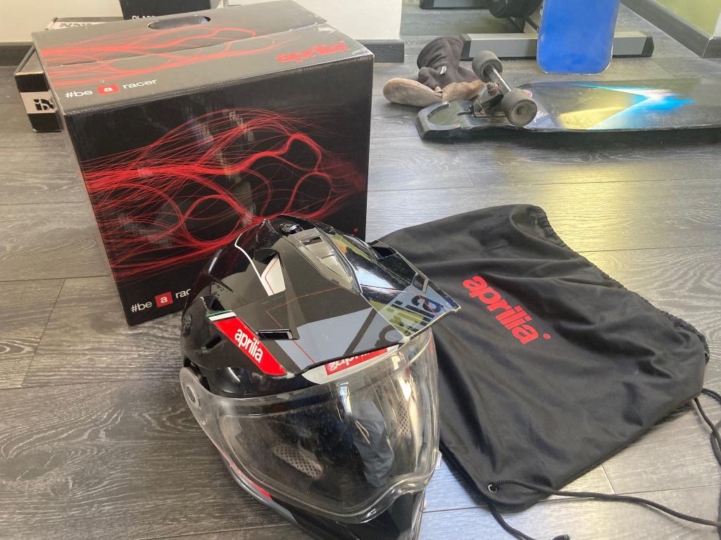 Casque de moto multiroute intégral Aprilia, Motos, Autres marques, Seconde main, Casque intégral, Enlèvement