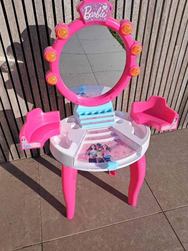 Kapsalon, schoonheidssalon Barbie, Kinderen en Baby's, Speelgoed | Speeltafels, Zo goed als nieuw, Ophalen