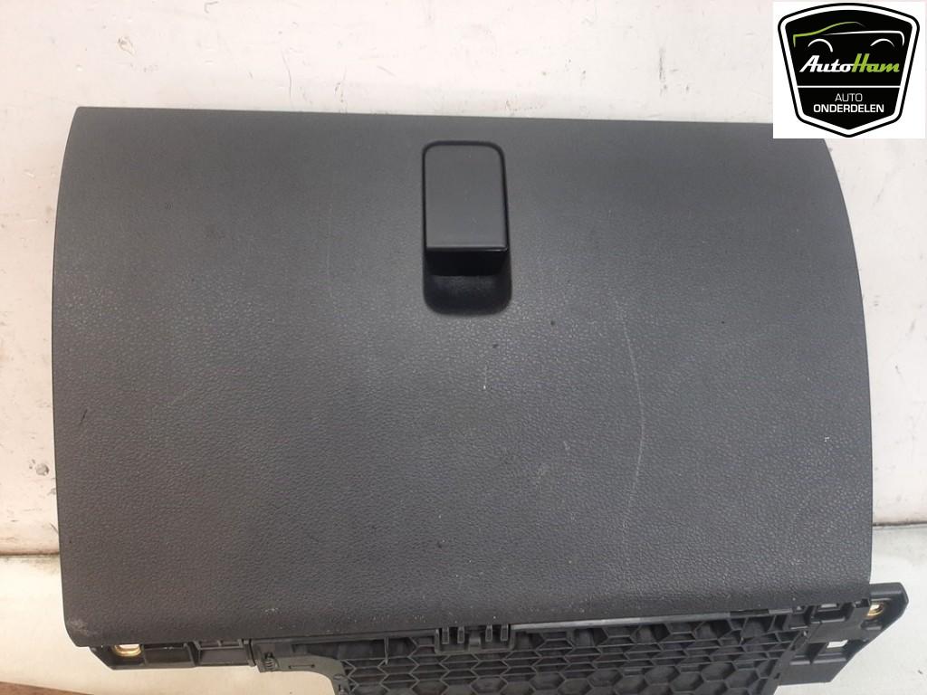 COMPARTIMENT A GANTS Skoda Fabia III Combi (NJ5), Utilisé, Skoda