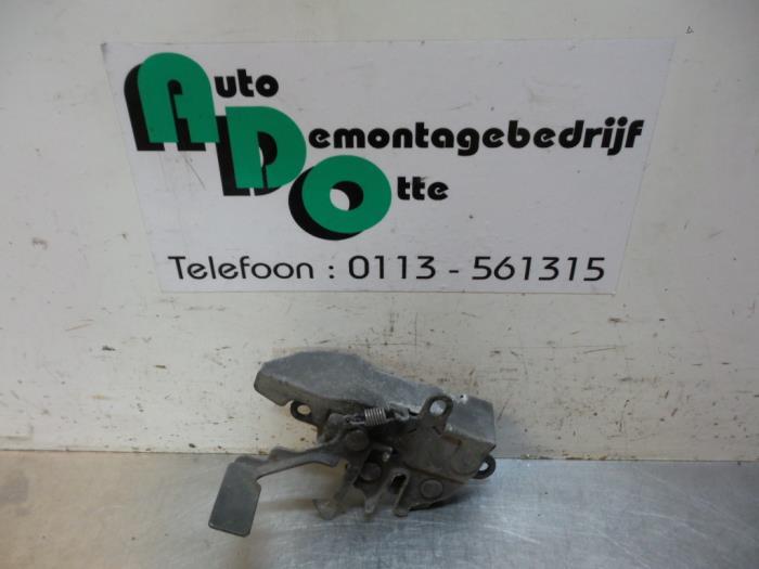 Slotmechaniek Motorkap van een Toyota Carina (Carina E 92-), Gebruikt, -, -, Ophalen of Verzenden