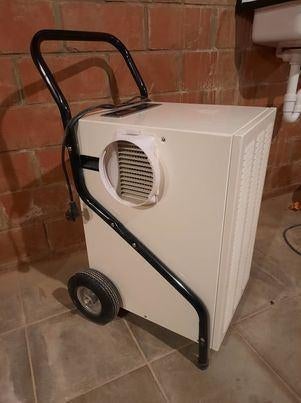 Te huur - Bouwdroger 52liter/24u 60€/15d 100€/maand, Doe-het-zelf en Bouw, Ophalen, Gebruikt, Ventilator en Afzuiger