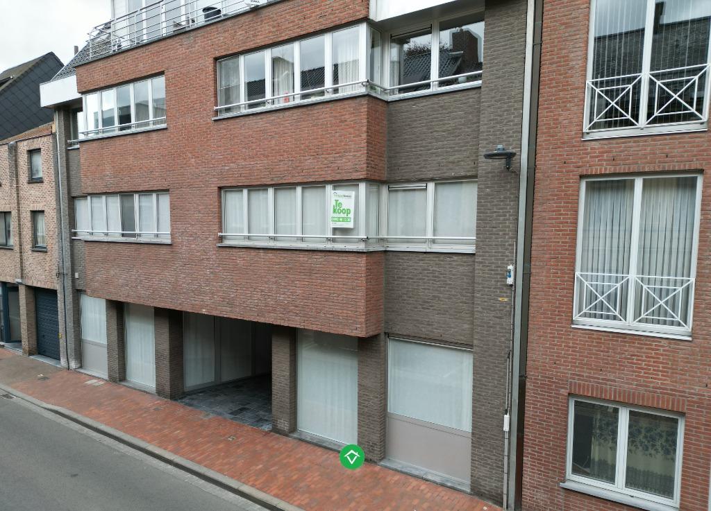 Ruim appartement (117 m²) met 2 slaapkamers, terras en garag, Roeselare, Tot 200 m², 79 kWh/m²/jaar, 2 kamers