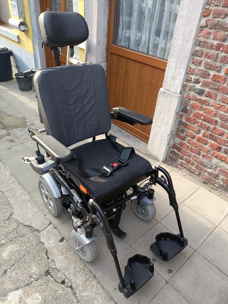 Chaise roulante fauteuil électrique peu roulé sur la route, Enlèvement