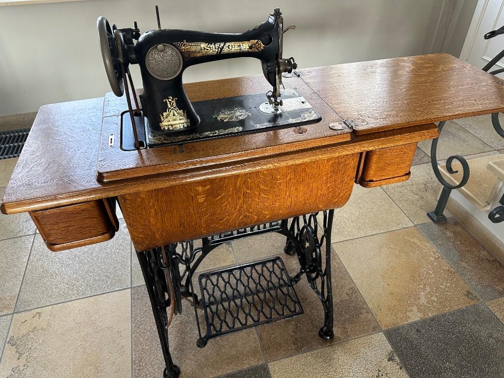 Machine à coudre Singer antique - Modèle 1928, Antiquités & Art, Enlèvement