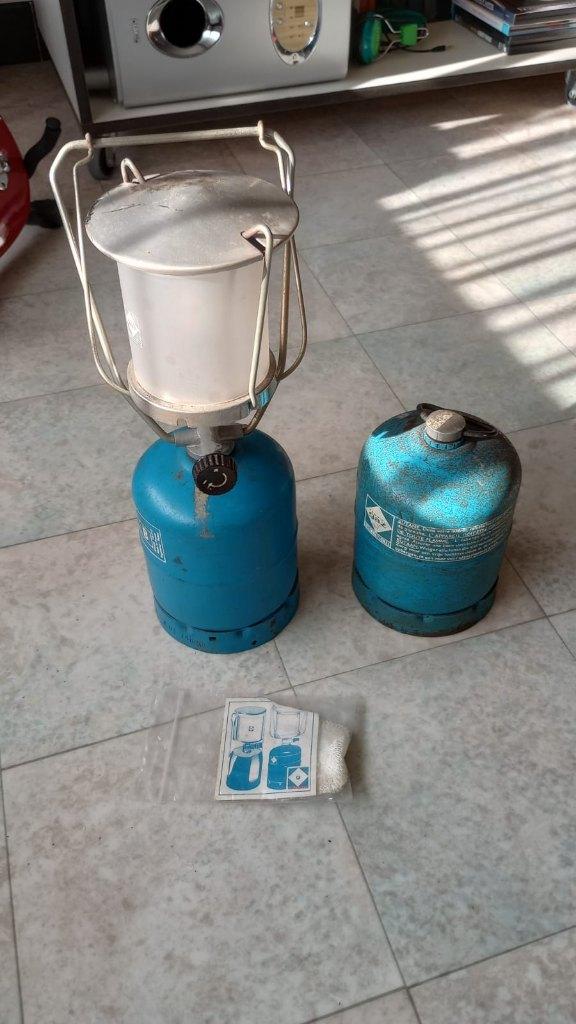 Gaslamp op camping gas - geeft licht en warmte, Ophalen, Zo goed als nieuw