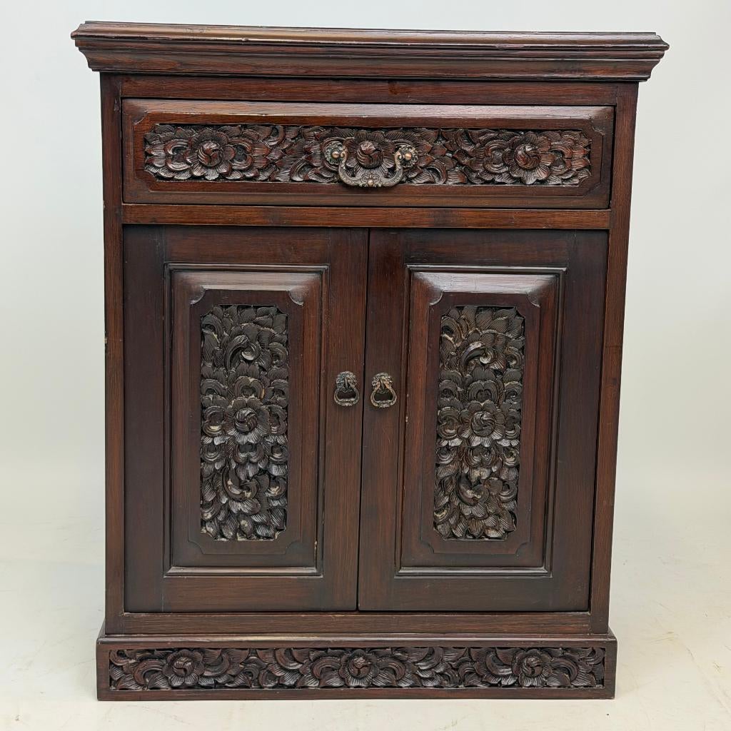 Armoire murale de style colonial, Enlèvement ou Envoi