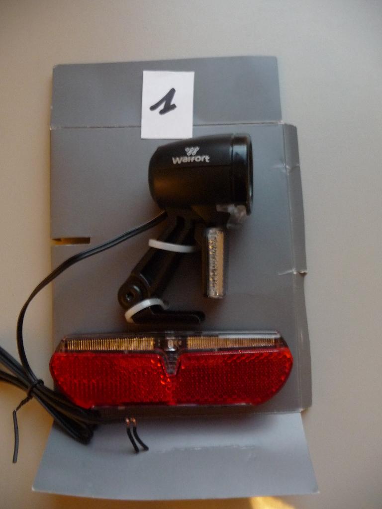 Voor en achterlichten, Fietsen en Brommers, Fietsaccessoires | Fietsverlichting, Ophalen, Nieuw, Overig, Verlichtingsset