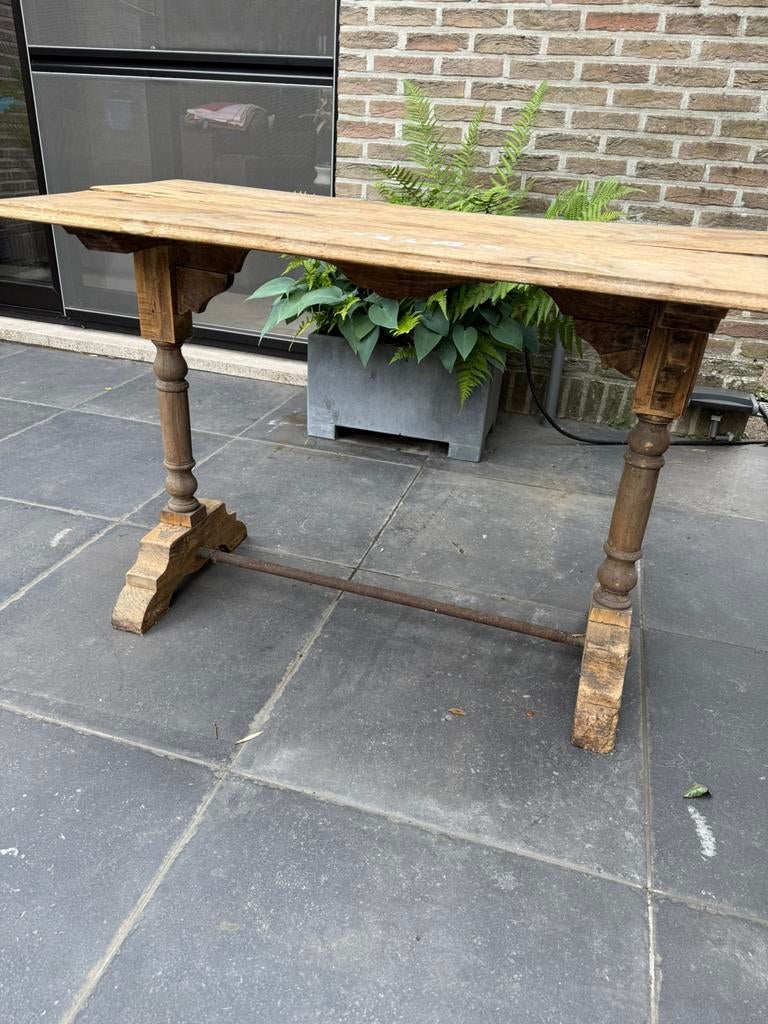 Heel oud tafletje, Enlèvement