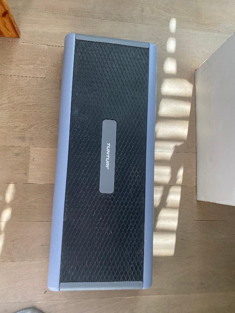 Étape aérobique ajustable Tunturi, Enlèvement, Comme neuf, Jambes, Banc de marche