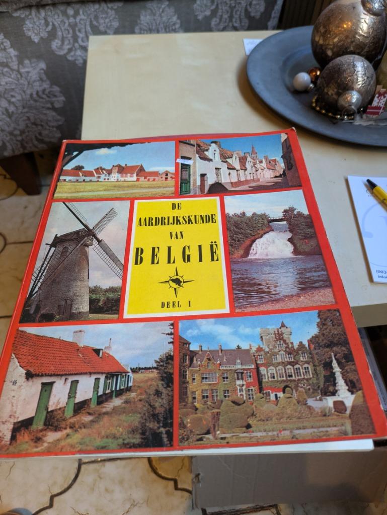 De aardrijkskunde van België deel I, Boeken, Prentenboeken en Plaatjesalbums, Ophalen of Verzenden, Gelezen, Plaatjesalbum