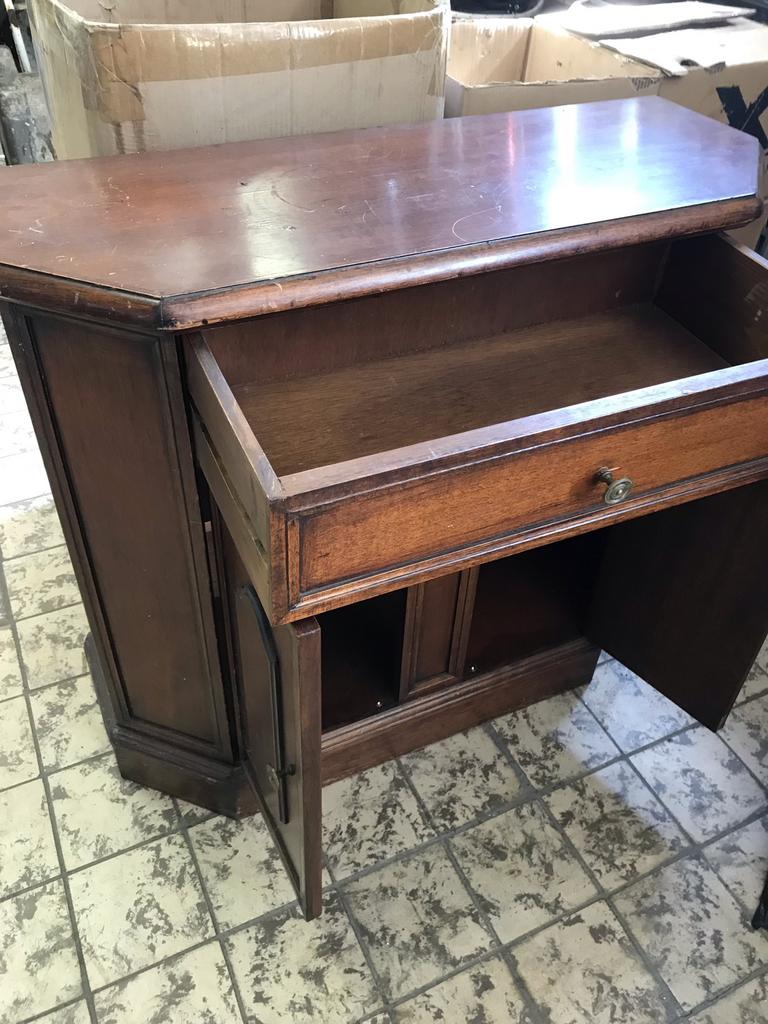 Antiek wandkastje, Ophalen