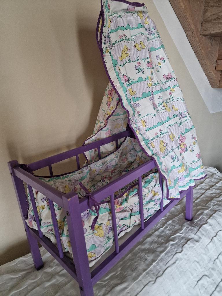 Lit pour poupée à baldaquin, Enfants & Bébés, Jouets | Poupées, Enlèvement ou Envoi, Utilisé, Autres types