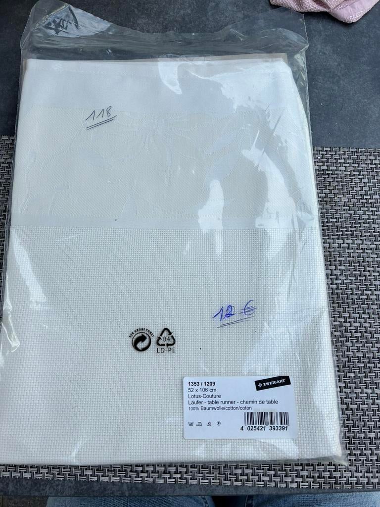 Damast en stof tafelkleed zelf te borduren, Hobby en Vrije tijd, Borduren en Borduurmachines, Ophalen, Nieuw