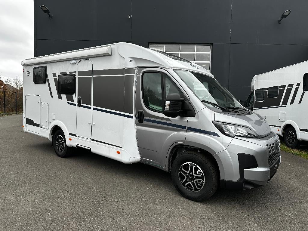 Carado Hymer V 347 AUTOMAAT "nieuw" clever lift bed, Caravans en Kamperen, Automaat, Chemisch toilet, Luifel, Ringverwarming