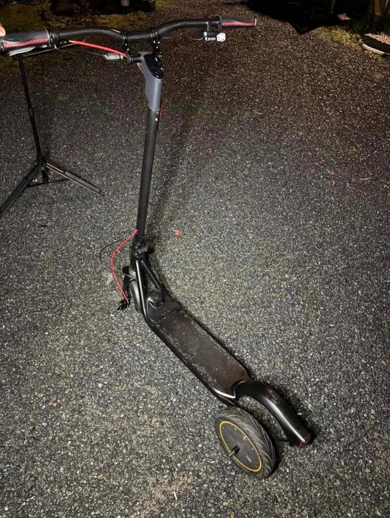 Ninebot f2 pro custom, Fietsen en Brommers, Steps, Ophalen, Zo goed als nieuw