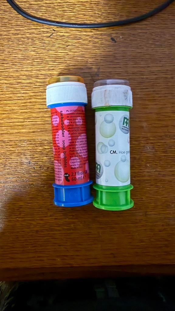 2 Bellenblaas Potjes! Buiten! Maak uw kind blij en blaas!, Enlèvement ou Envoi, Comme neuf