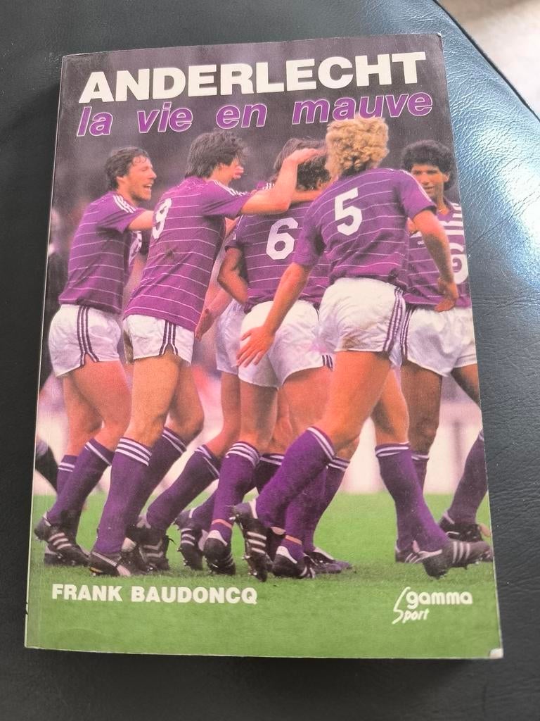 Anderlecht, la vie en mauve, Frank Baudoncq, 1985, Livres, Enlèvement ou Envoi, Utilisé