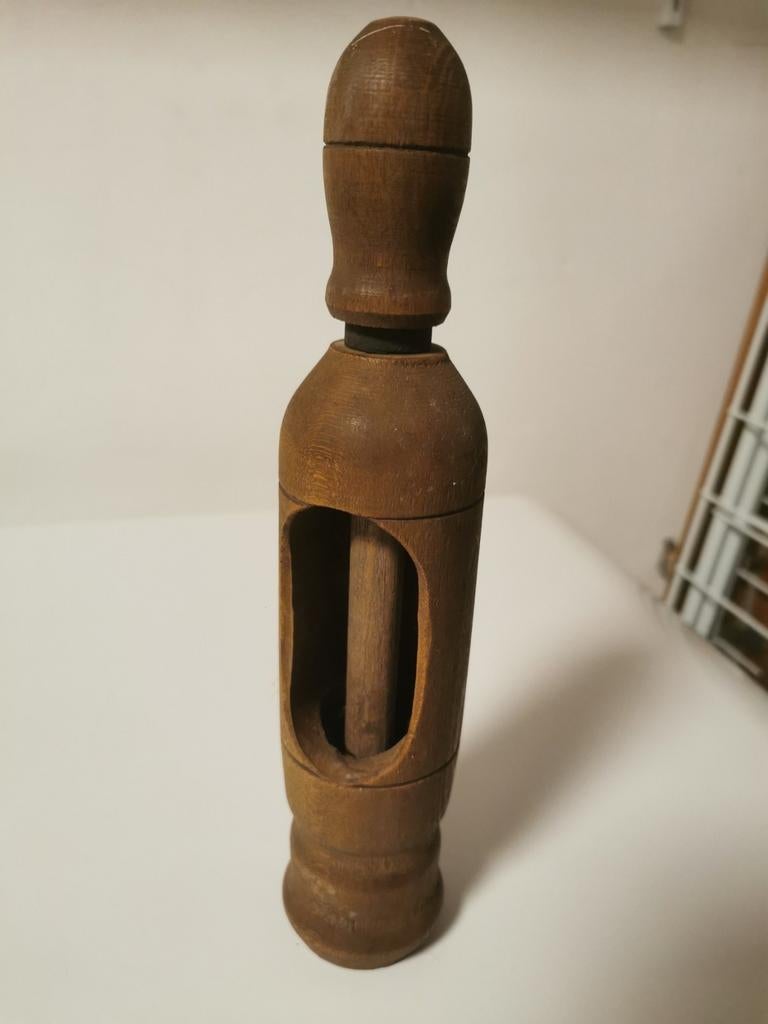 Dispositif ancien en bois pour mettre des bouchons sur des b, Enlèvement ou Envoi