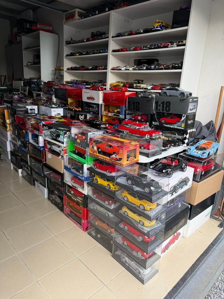 1:18 Miniatuur verzamelwagen van Modelauto, Hobby en Vrije tijd, Modelauto's | 1:18, Ophalen of Verzenden, Zo goed als nieuw, Auto