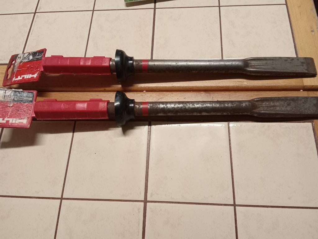 2 Hilti-beitels, Ophalen