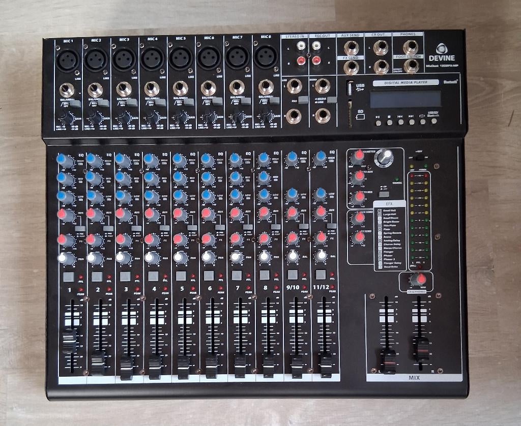 2x Behringer B112D + mixer + statieven + tassen, Zo goed als nieuw, 120 watt of meer, Front, Rear of Stereo speakers, Ophalen