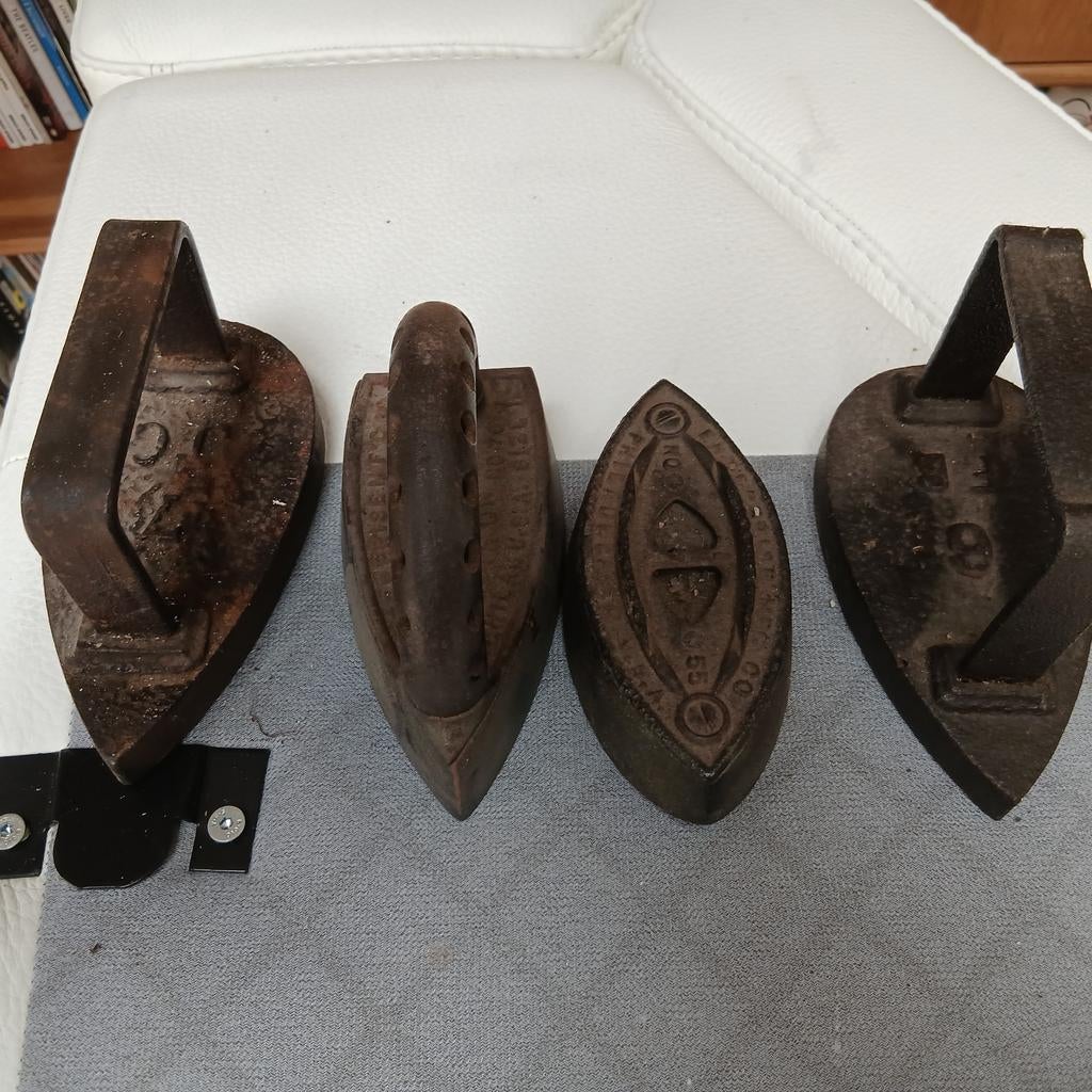 4 oude strijkijzers, Antiek en Kunst, Ophalen of Verzenden