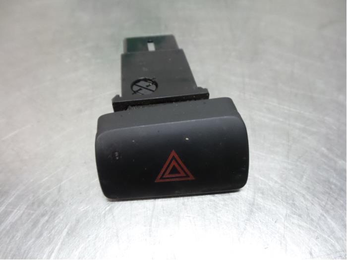 Commutateur éclairage d'urgence d'un Kia Sportage (Sportage, Autos : Pièces & Accessoires, Kia, -, Utilisé, -