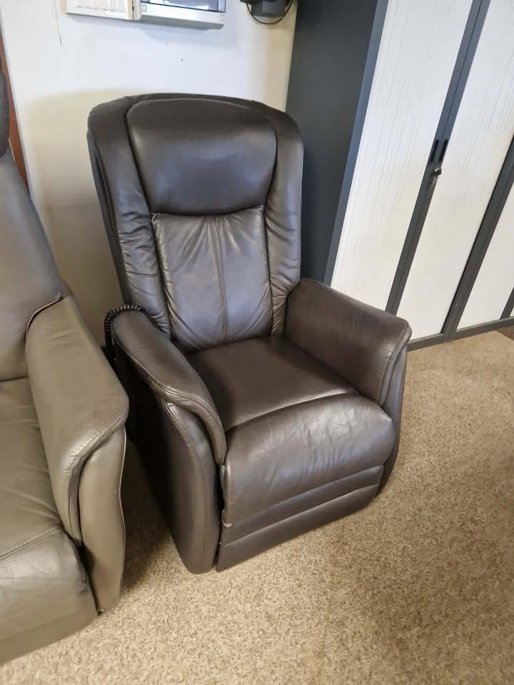 BRUINE ELEKTRISCHE RELAXZETEL MET UITSTAPFUNCTIE, Huis en Inrichting, Ophalen, Gebruikt
