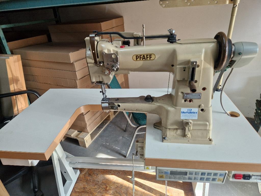 Pfaff 335-H3 – Vrijarm – Half Automaat–Volledig nagekeken 2, Hobby en Vrije tijd, Naaimachines en Toebehoren, Ophalen, Naaimachine