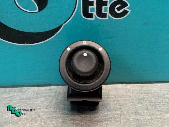 Commutateur rétroviseur d'un Renault Kangoo (Kangoo 01-), Renault, -, 3 mois de garantie, Utilisé